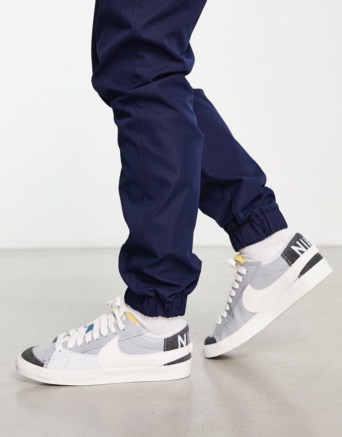 

Серые кроссовки Nike Blazer Low '77 Jumbo, Серый
