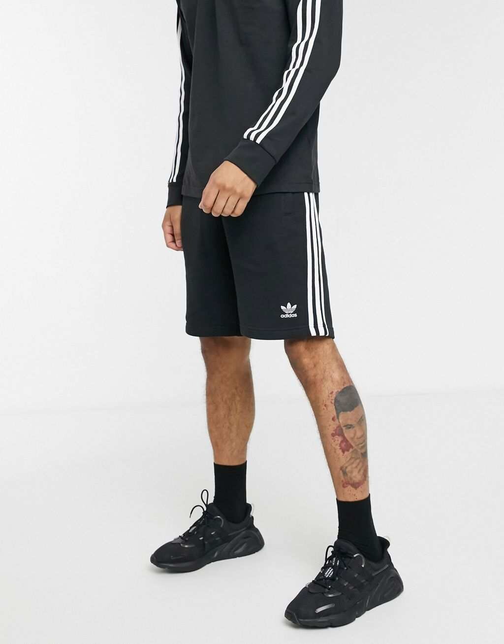 

Черные шорты с тремя полосками adidas Originals adicolor