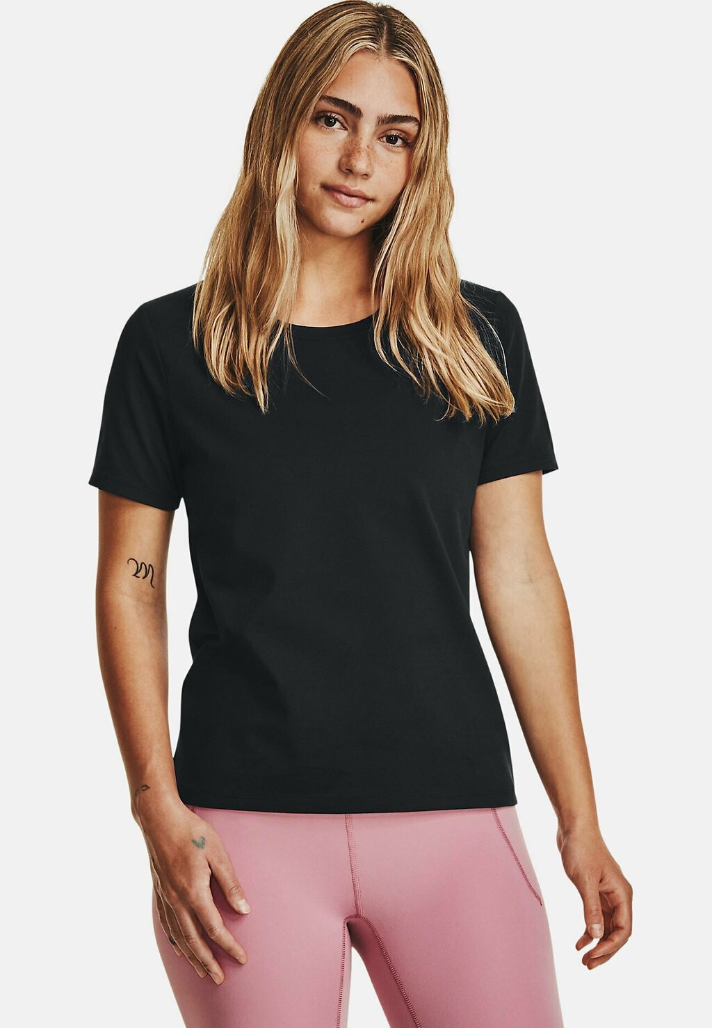 

Спортивная футболка MERIDIAN Under Armour, черный
