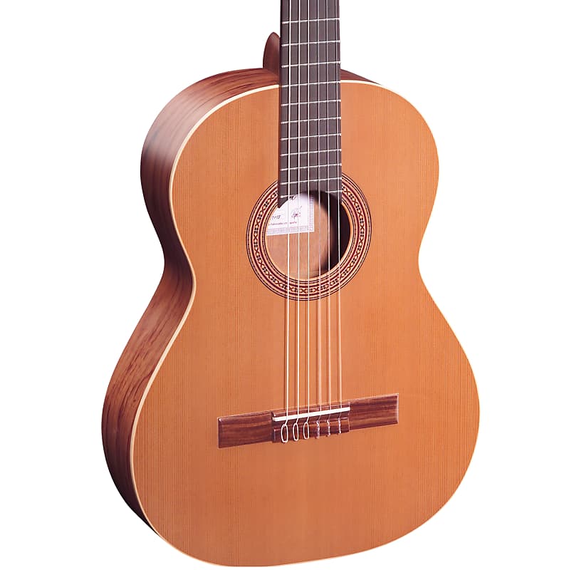 Акустическая гитара Ortega Traditional Series Cedar Top Nylon String Acoustic Guitar R180