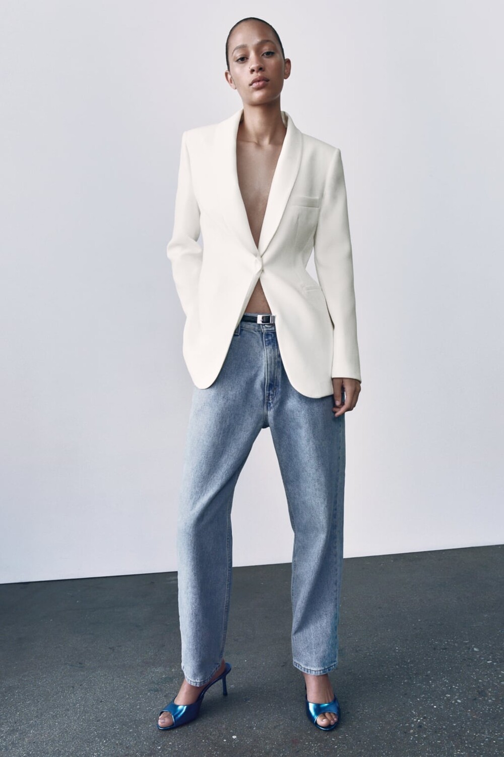 

Пиджак с шальным воротником с поясом ZARA, экру