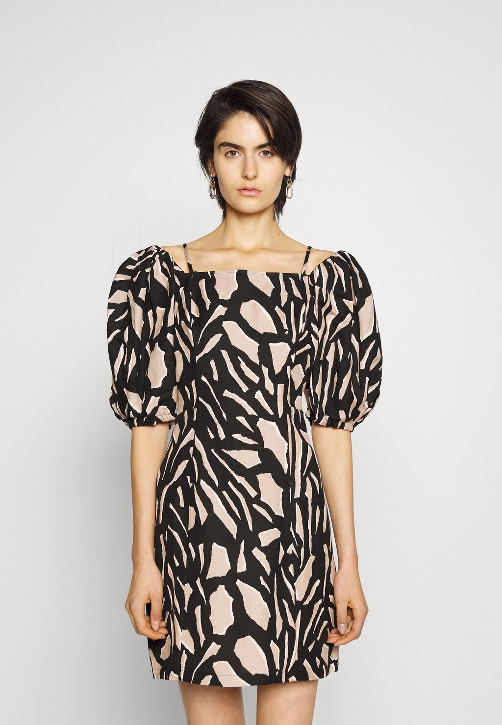 

Коктейльное платье DKNY