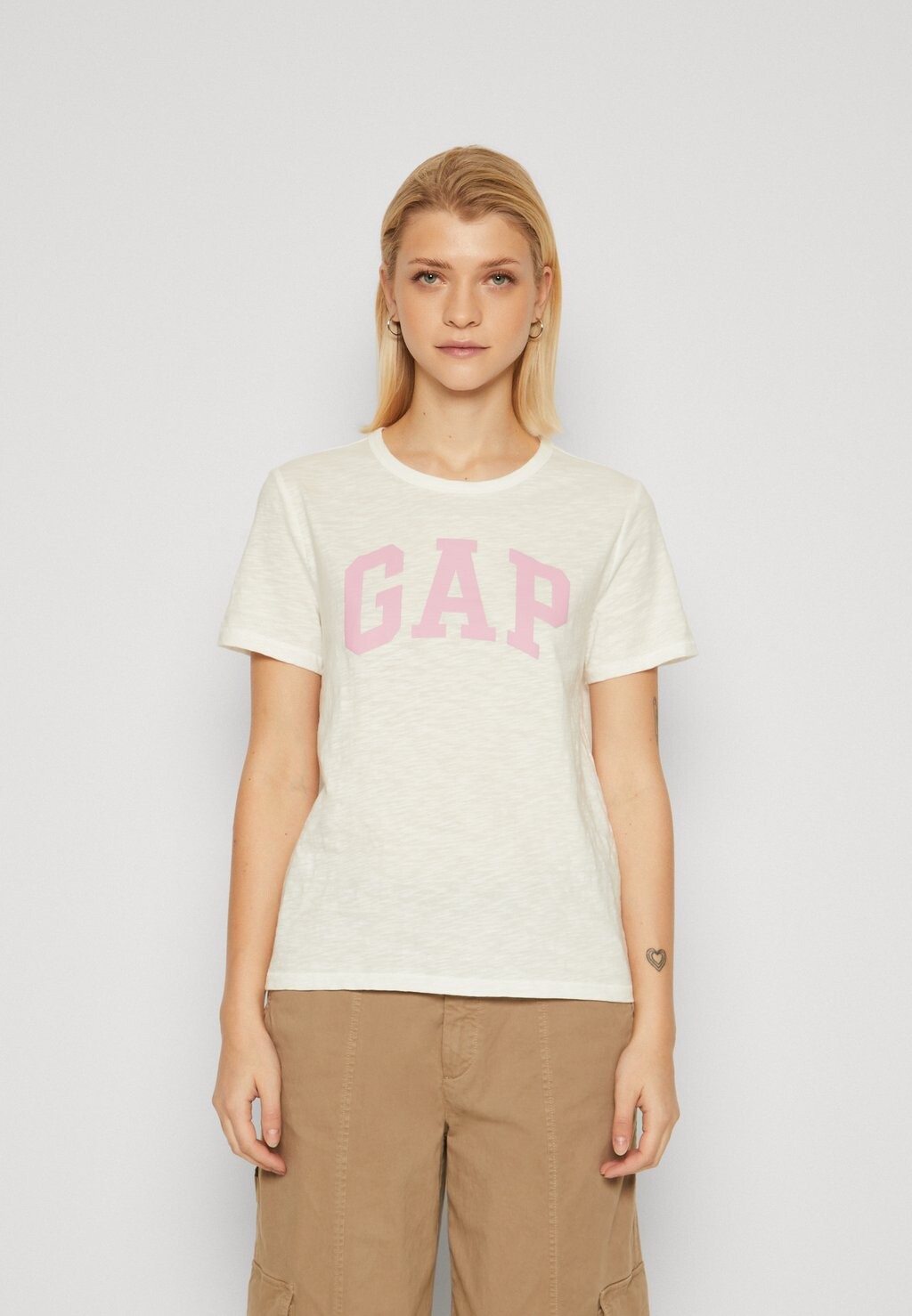 

Футболка с принтом LOGO CLASSIC TEE GAP, кремовый