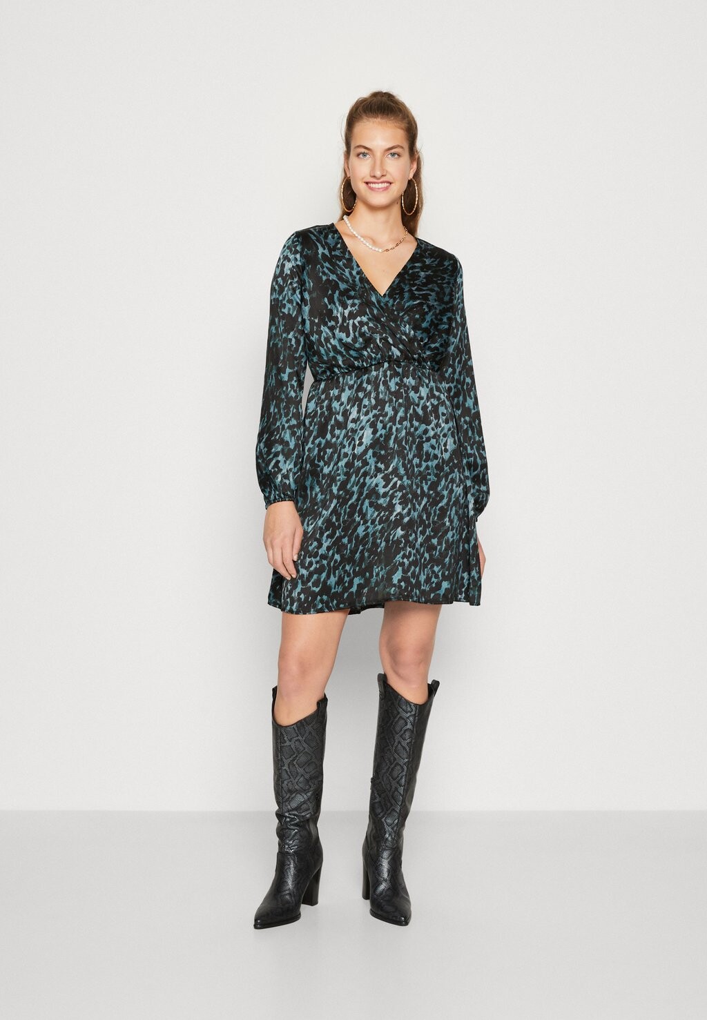 Летнее платье Vmgillea Short Wrap Dress Vero Moda, черный платье летнее vmvibe dress vero moda черный