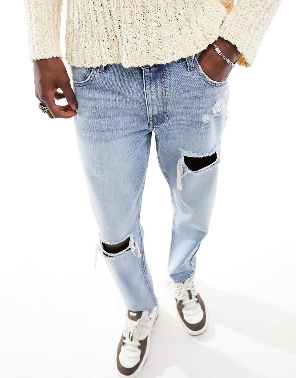 

Светло-голубые классические жесткие джинсы с рваными краями ASOS DESIGN