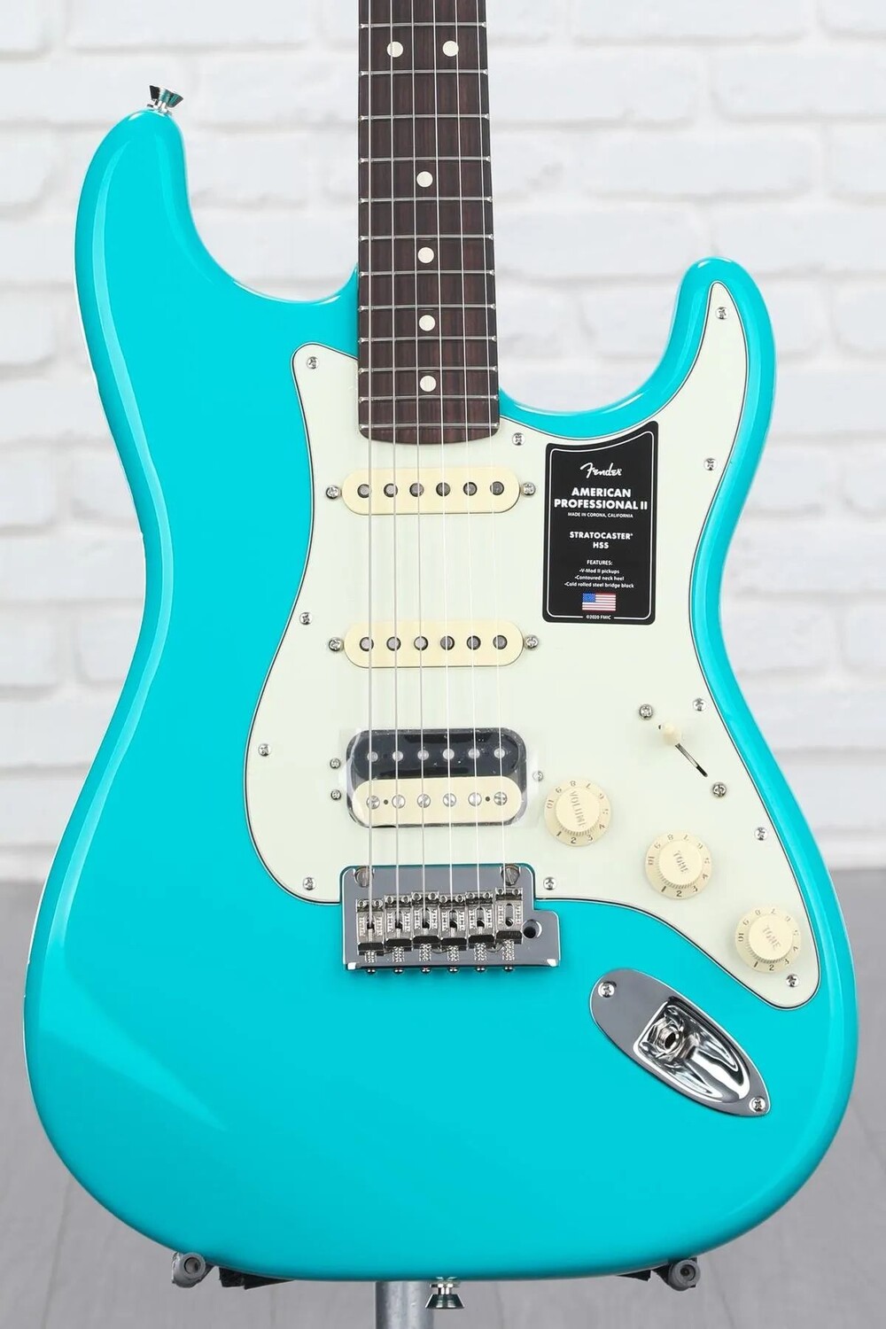 

Fender American Professional II Stratocaster HSS — цвет Майами синий, с накладкой из палисандра