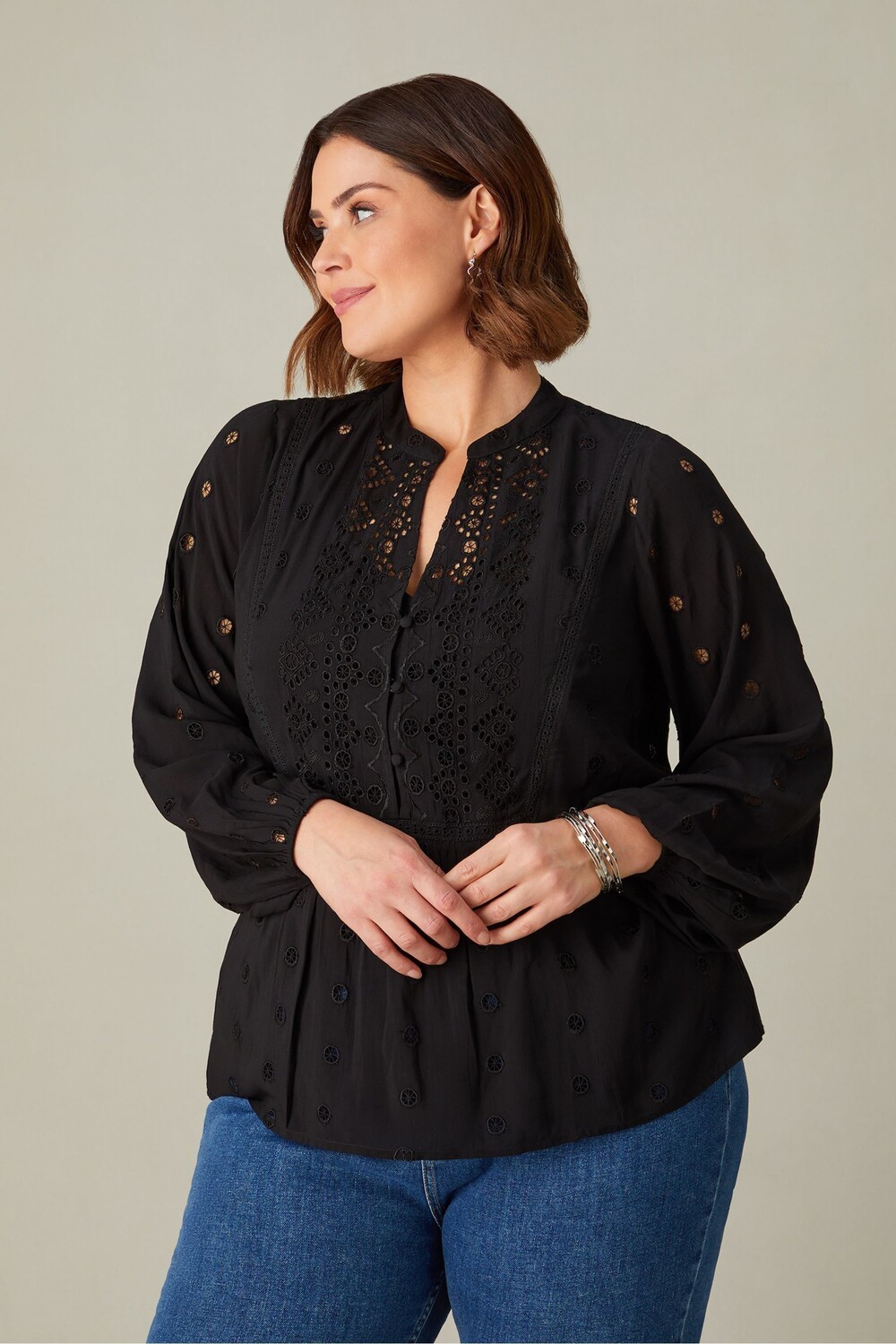 

Блузка Curve Broderie с V образным вырезом Live Unlimited, черный