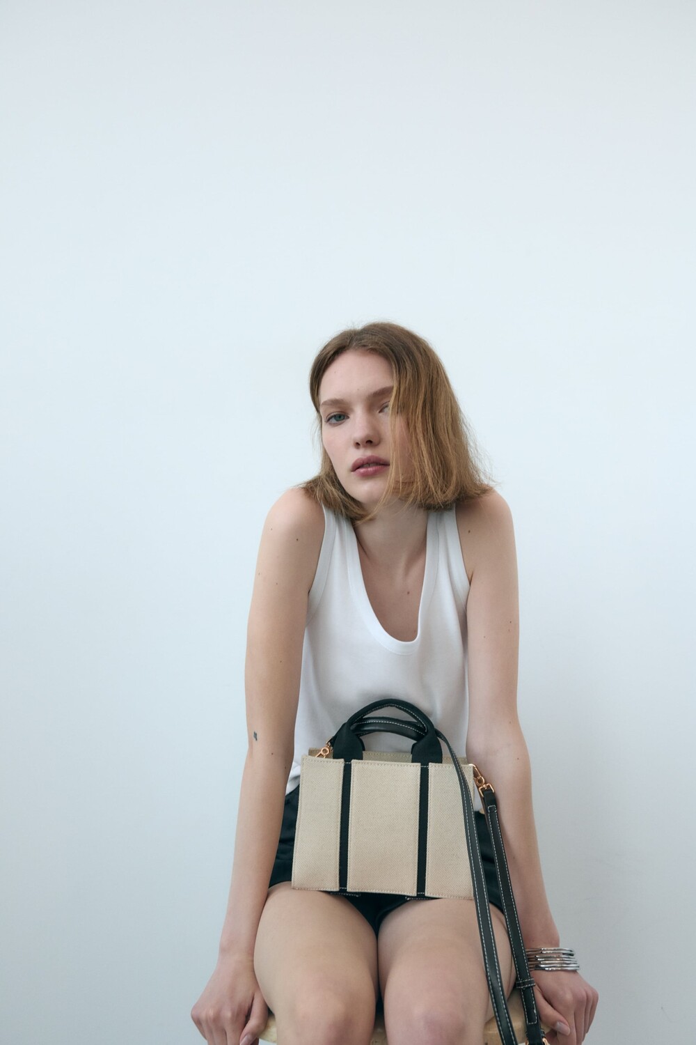 

Маленькая сумка из канваса Zara, черный