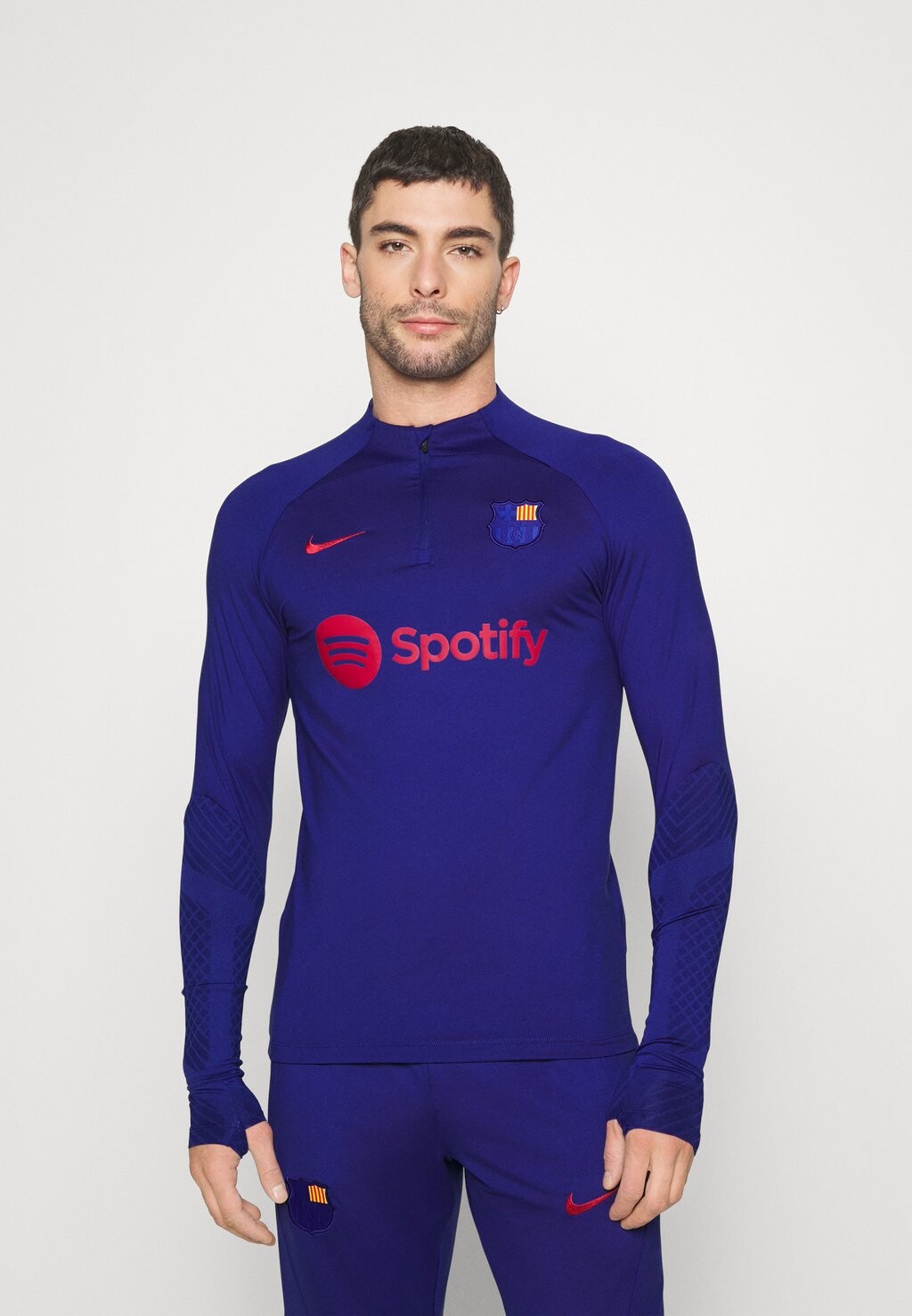 

Спортивная футболка Nike