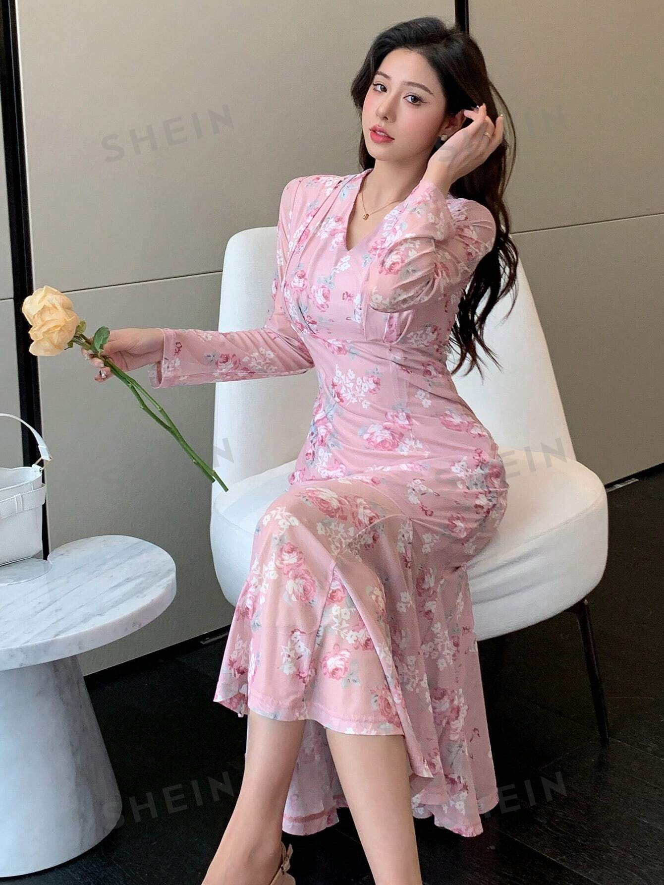 цена DAZY Женское облегающее платье-русалка с v-образным вырезом и длинными рукавами с цветочным принтом, розовый