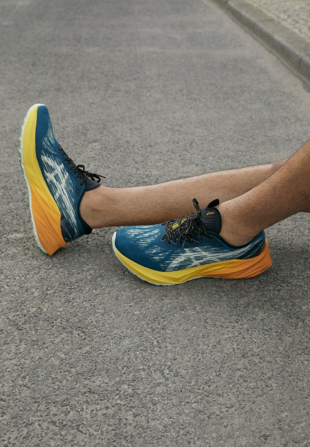 

Кроссовки ASICS