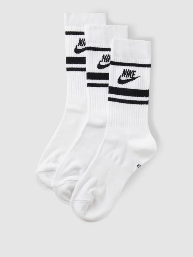 

В упаковке 3 носка с принтом этикетки Nike, белый