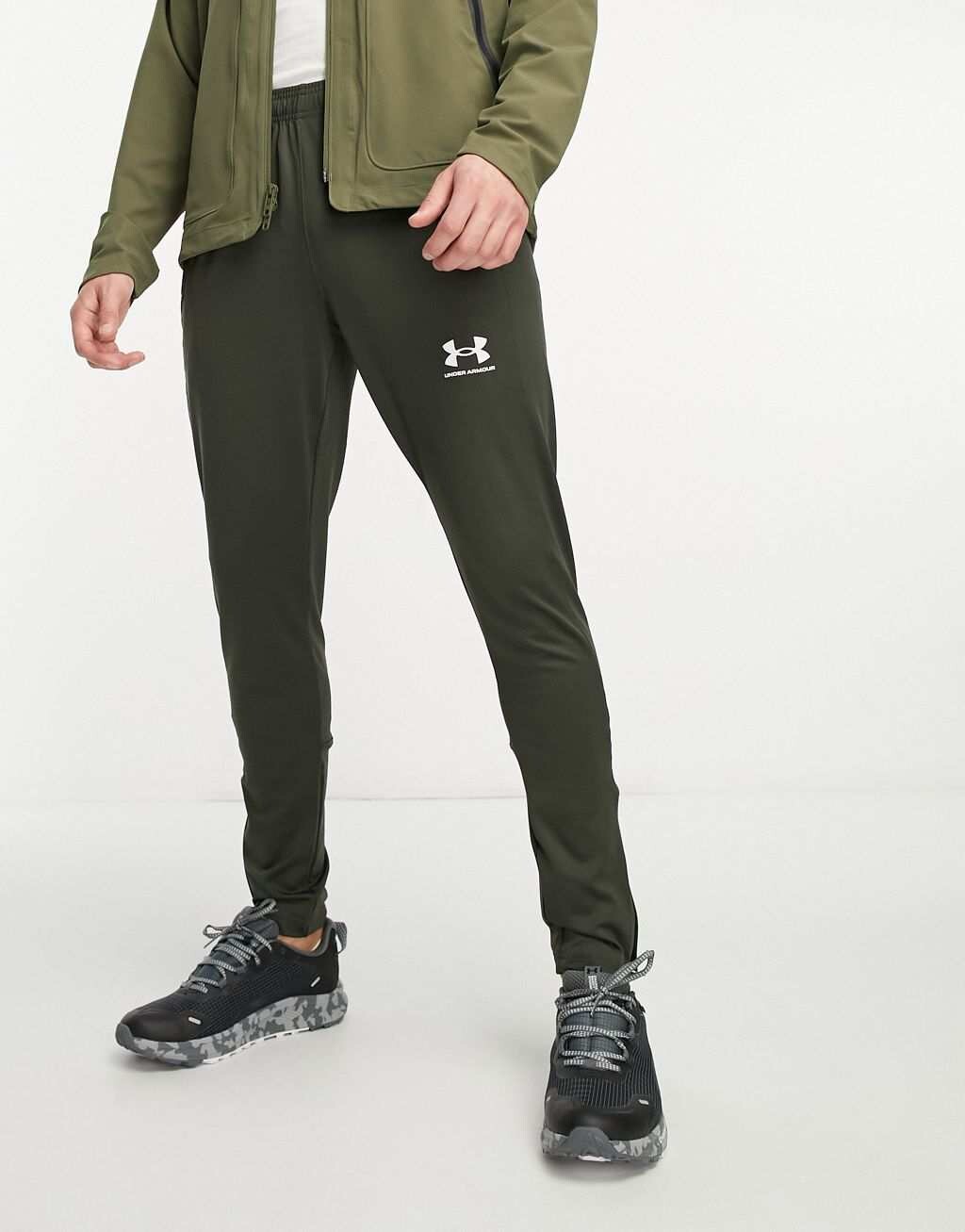 

Зеленые тренировочные джоггеры Under Armour Football Challenger