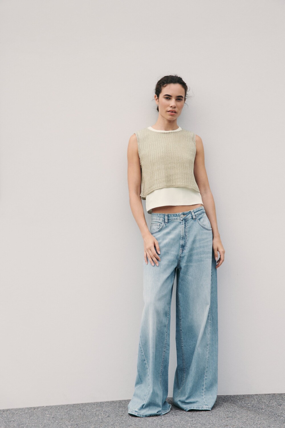 

Футболка и жилет Zara, песок