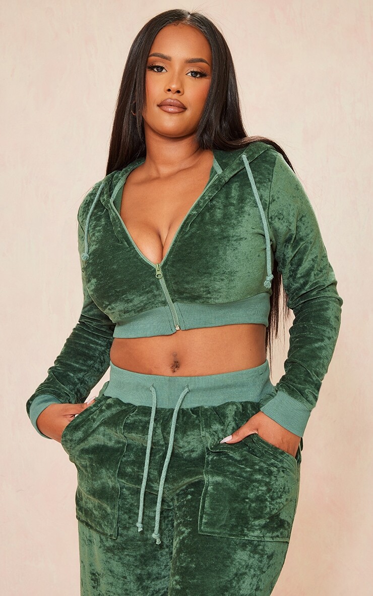 

PrettyLittleThing Темно-зеленый велюровый укороченный худи Shape