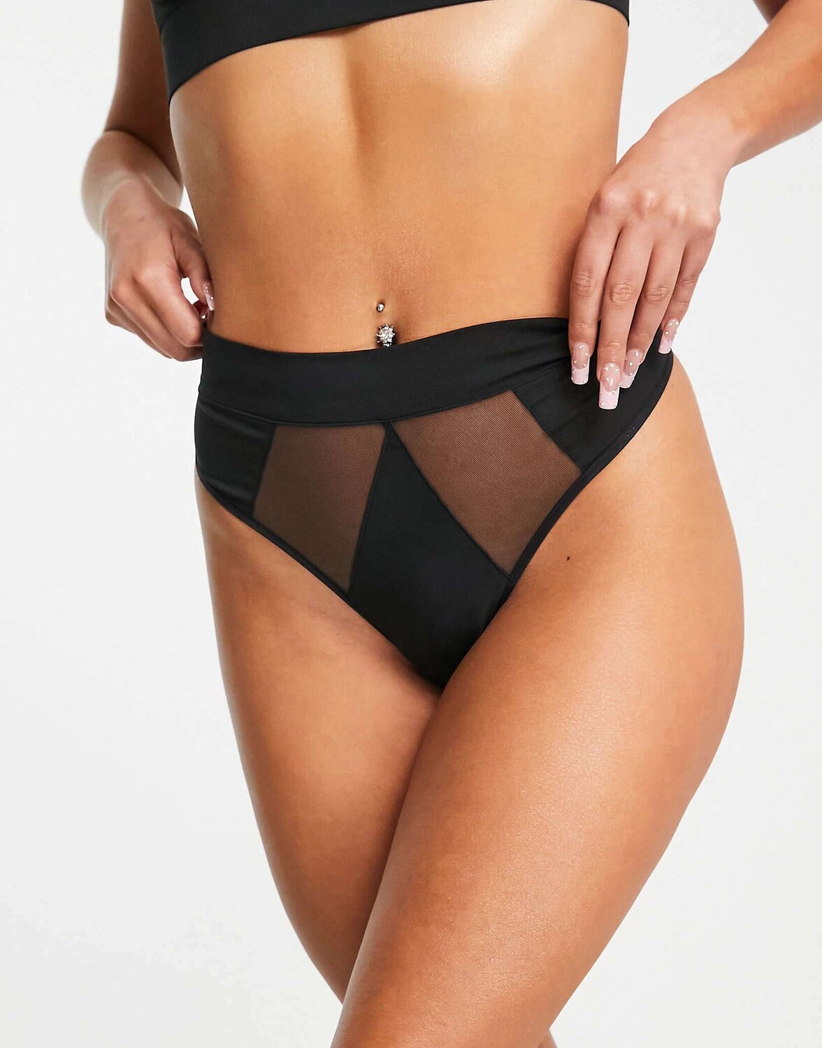 

Черные трусы с завышенной талией из сетки и микрофибры Bluebella Orla