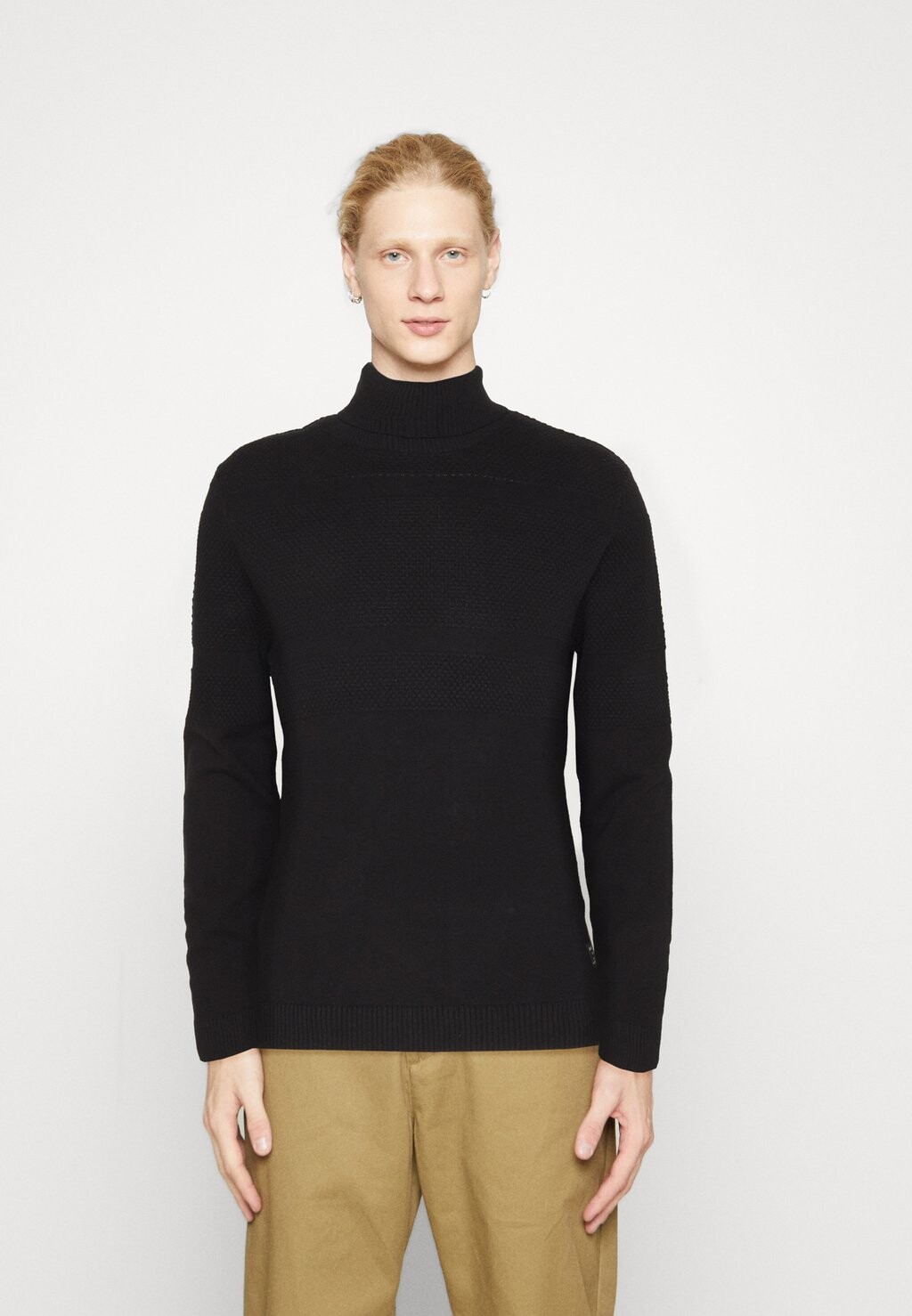 

Свитер JCOCHRIS BUBBLE STITCH ROLL NECK Jack & Jones, черный