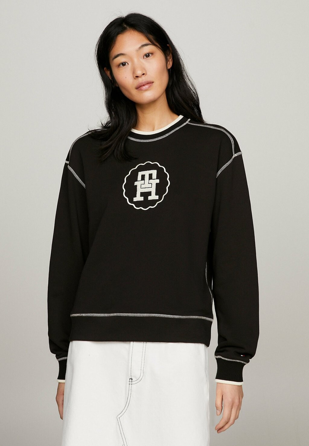 

Толстовка Modern Tipped Crew Neck Tommy Hilfiger, черный