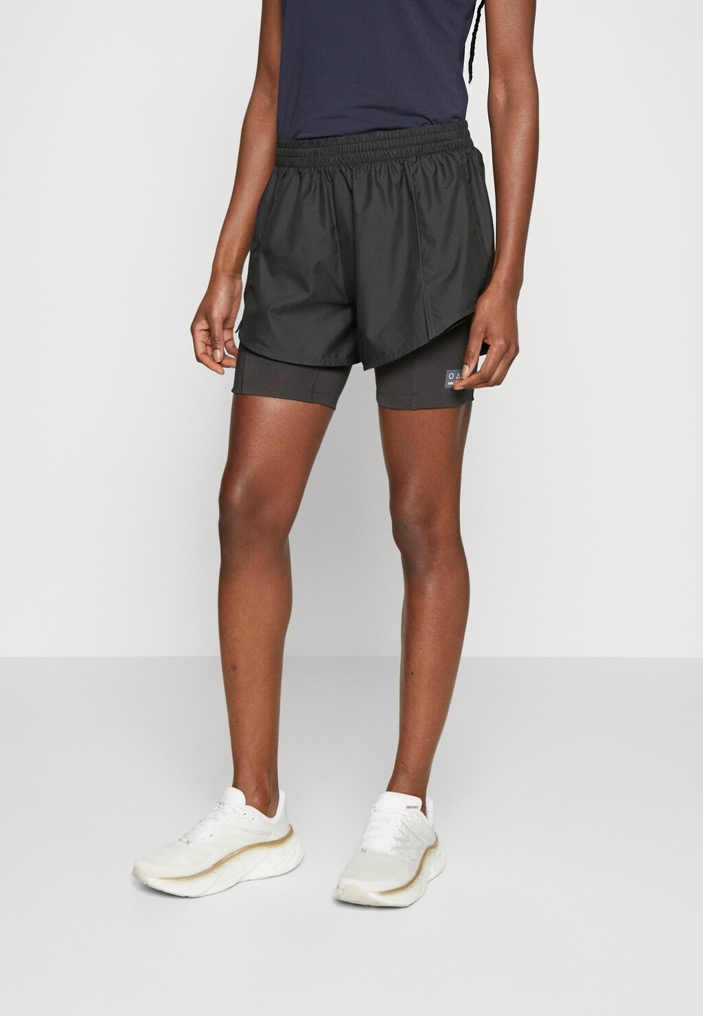 

Спортивные шорты New Balance, черный