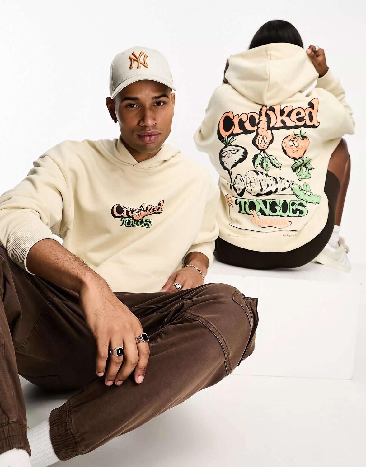 

Бежевая толстовка унисекс с принтом унисекс ASOS CROOKED TONGUES, Бежевый