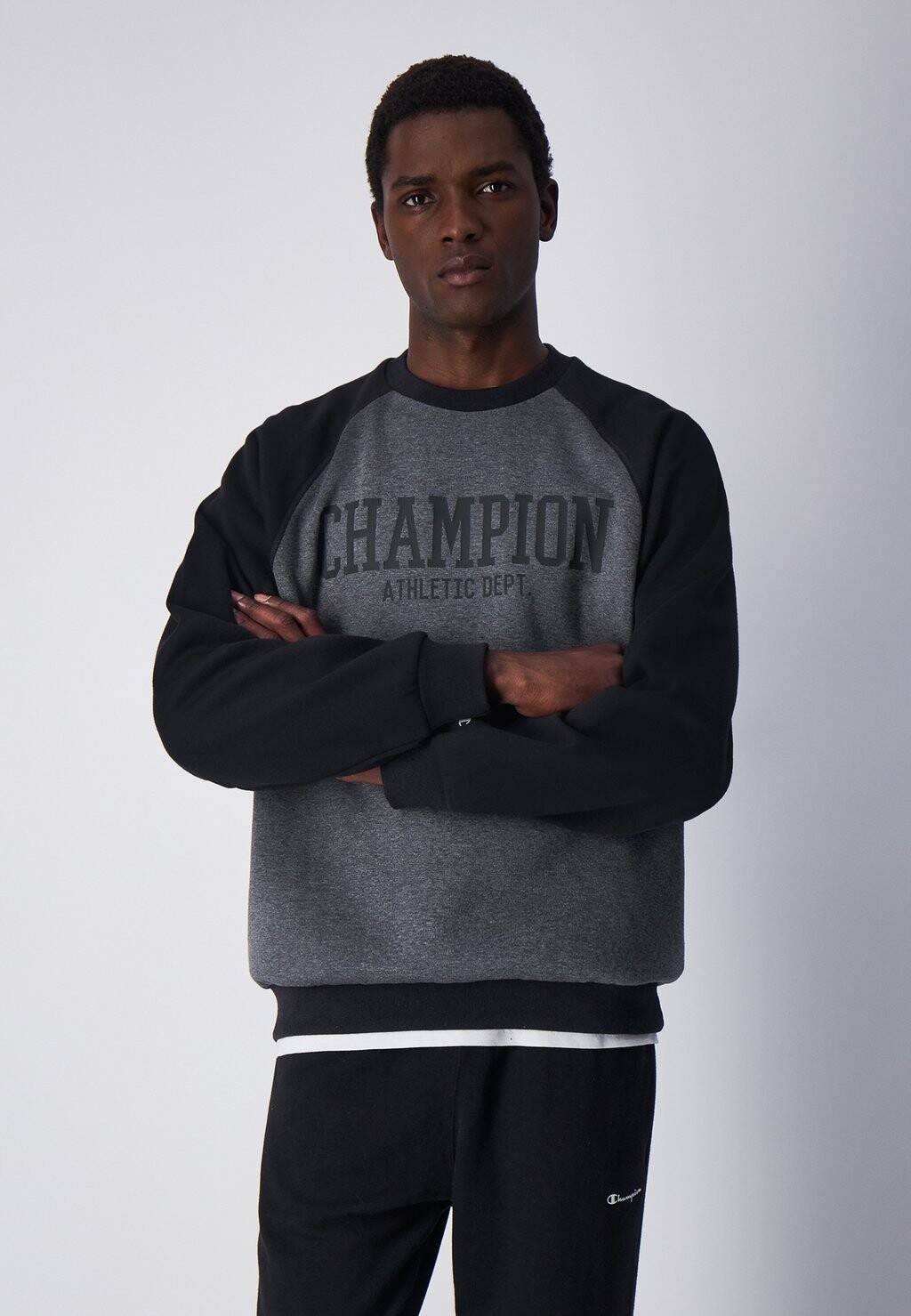 

Толстовка ATHLETICS CREWNECK Champion
