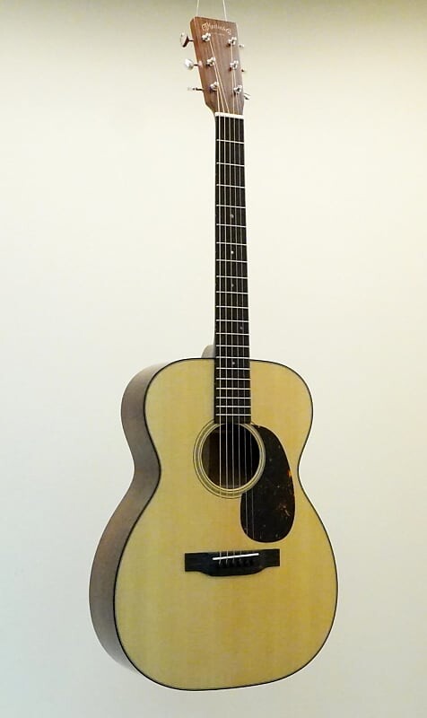 

Акустическая гитара Martin 00-18 Standard Series Parlor Guitar with Case