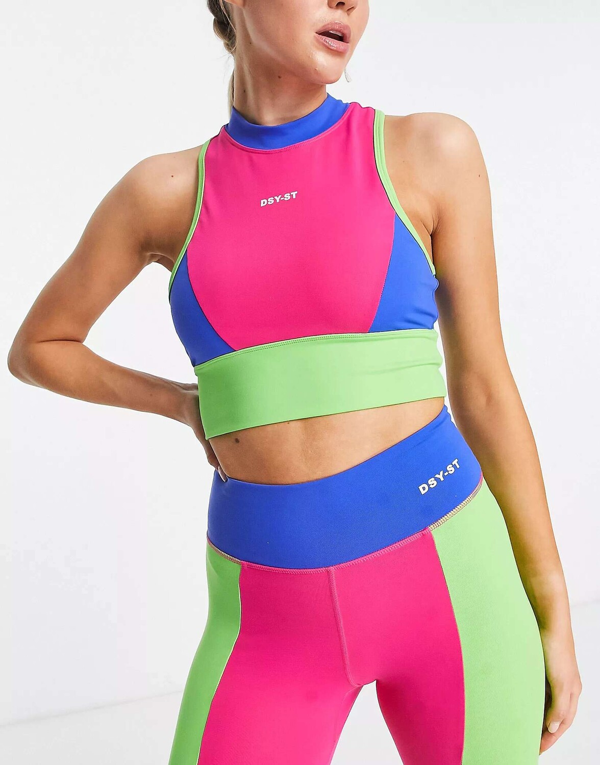 

Розовый укороченный топ без рукавов с высоким воротником Daisy Street Active Neon