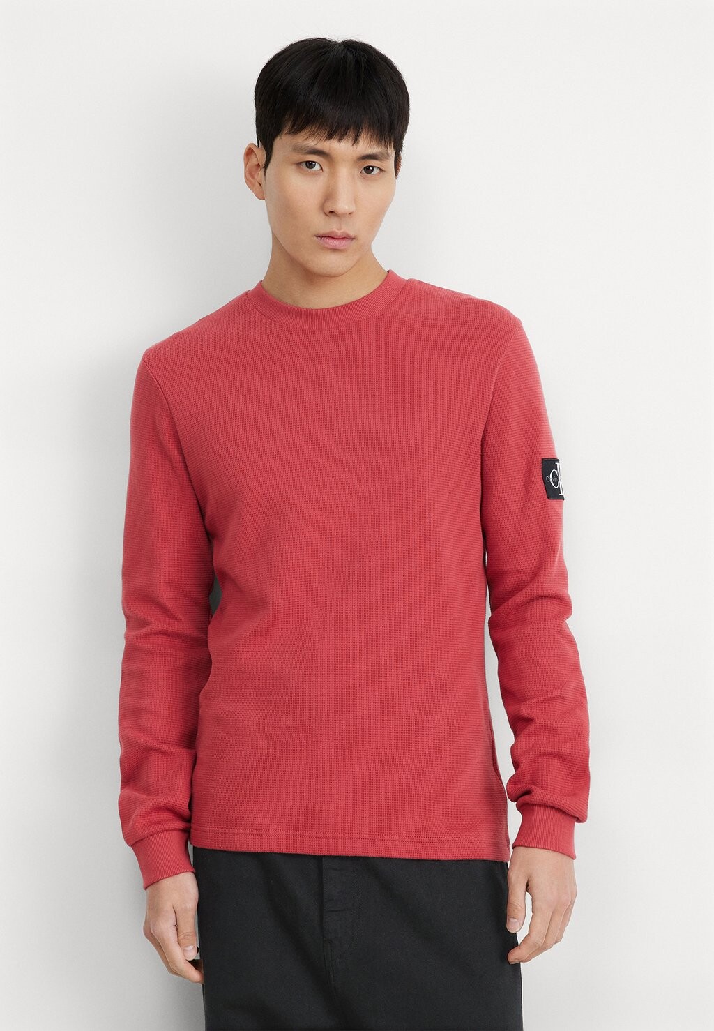 

Вязаный свитер BADGE WAFFLE Calvin Klein Jeans, цвет garnet