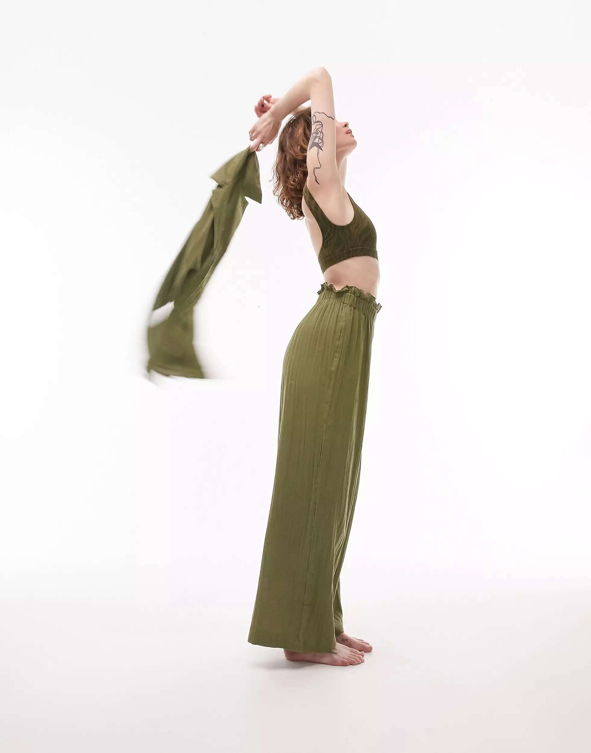 

Оливковые фактурные пляжные брюки Topshop