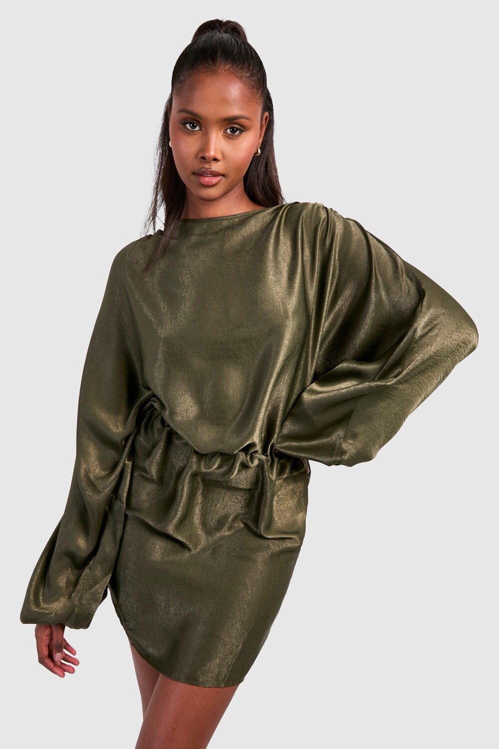 

Мини-платье из кованого атласного блузона boohoo, зеленый