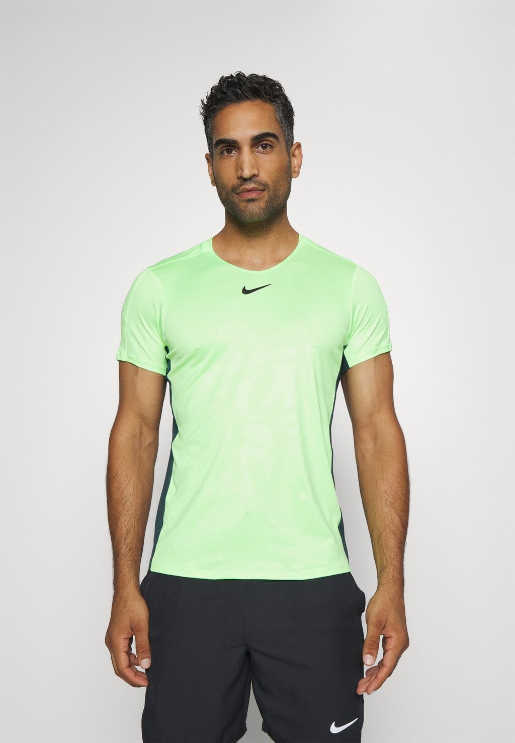 

Спортивная футболка M NKCT DF ADVTG TOP PRINT Nike, лаймовый взрыв/глубокие джунгли/черный