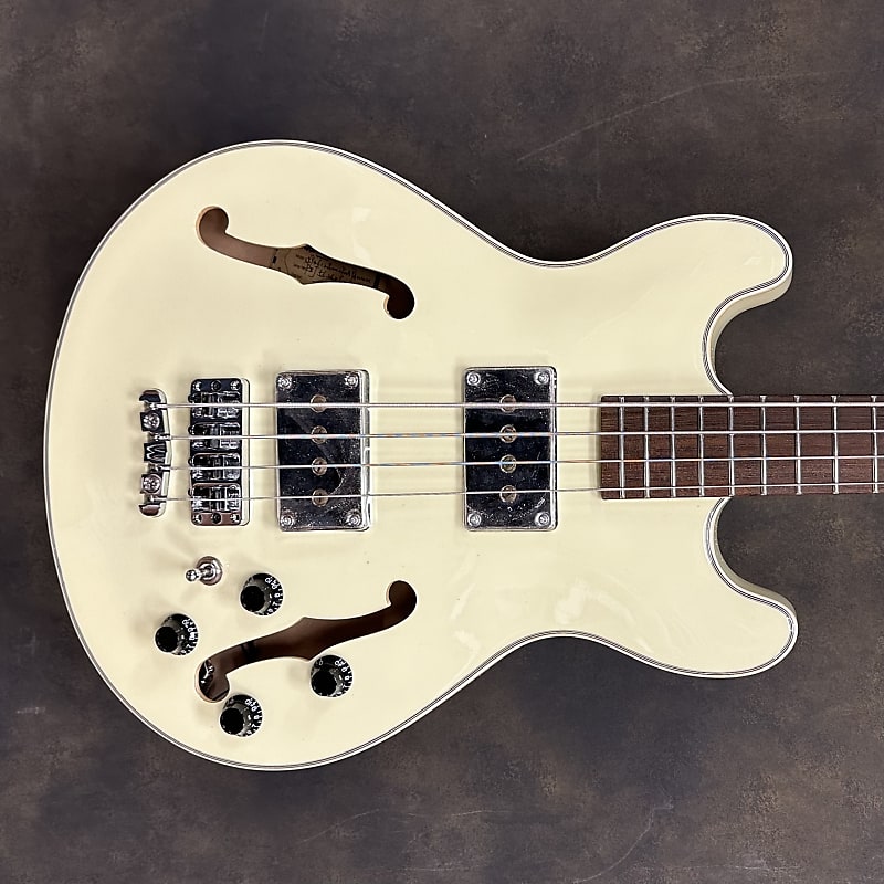 Басс гитара Warwick Star Bass with Flight Case - High Polish White