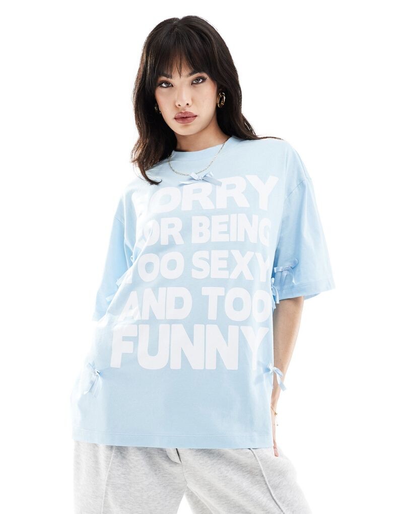 

Синяя футболка оверсайз с бантом и графическим принтом «Sorry» ASOS
