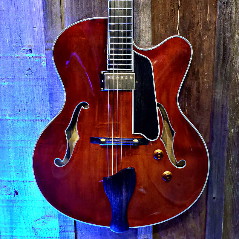 

Электрогитара Eastman AR810CE - Classic w/ Hard Case