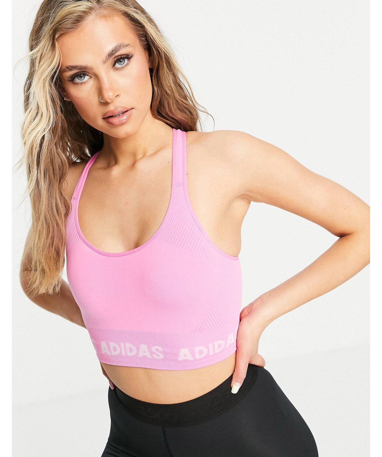 

Ярко-розовый спортивный бюстгальтер с легкой поддержкой adidas Training aeroknit Logo adidas performance