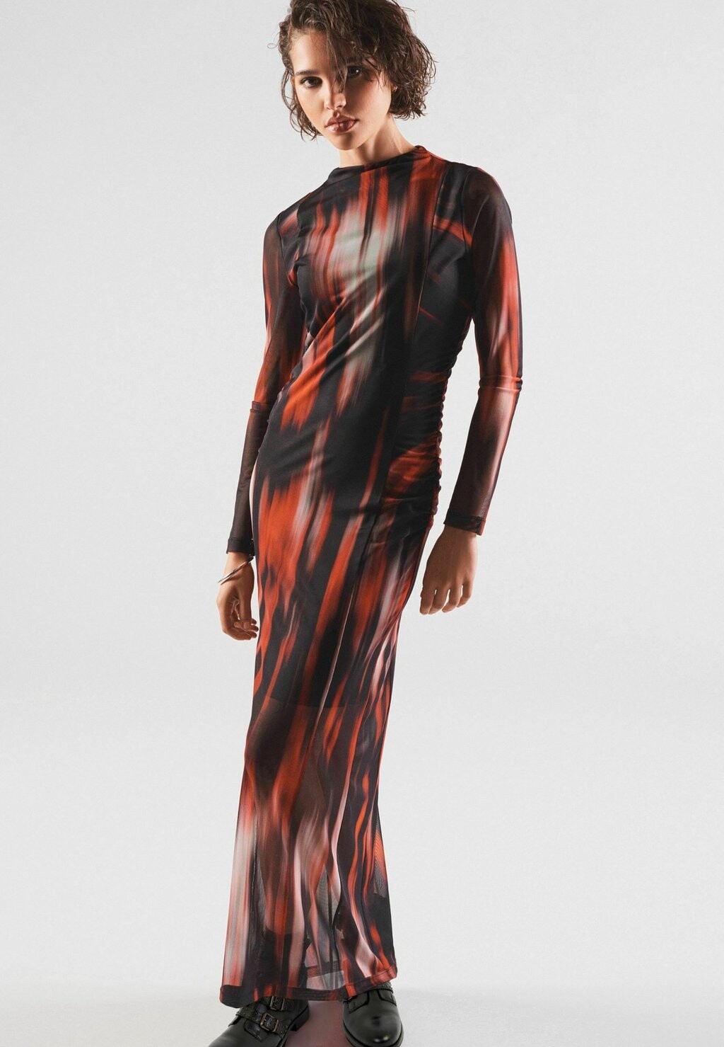 

Платье-футляр Standard Next, цвет red and black smudge print