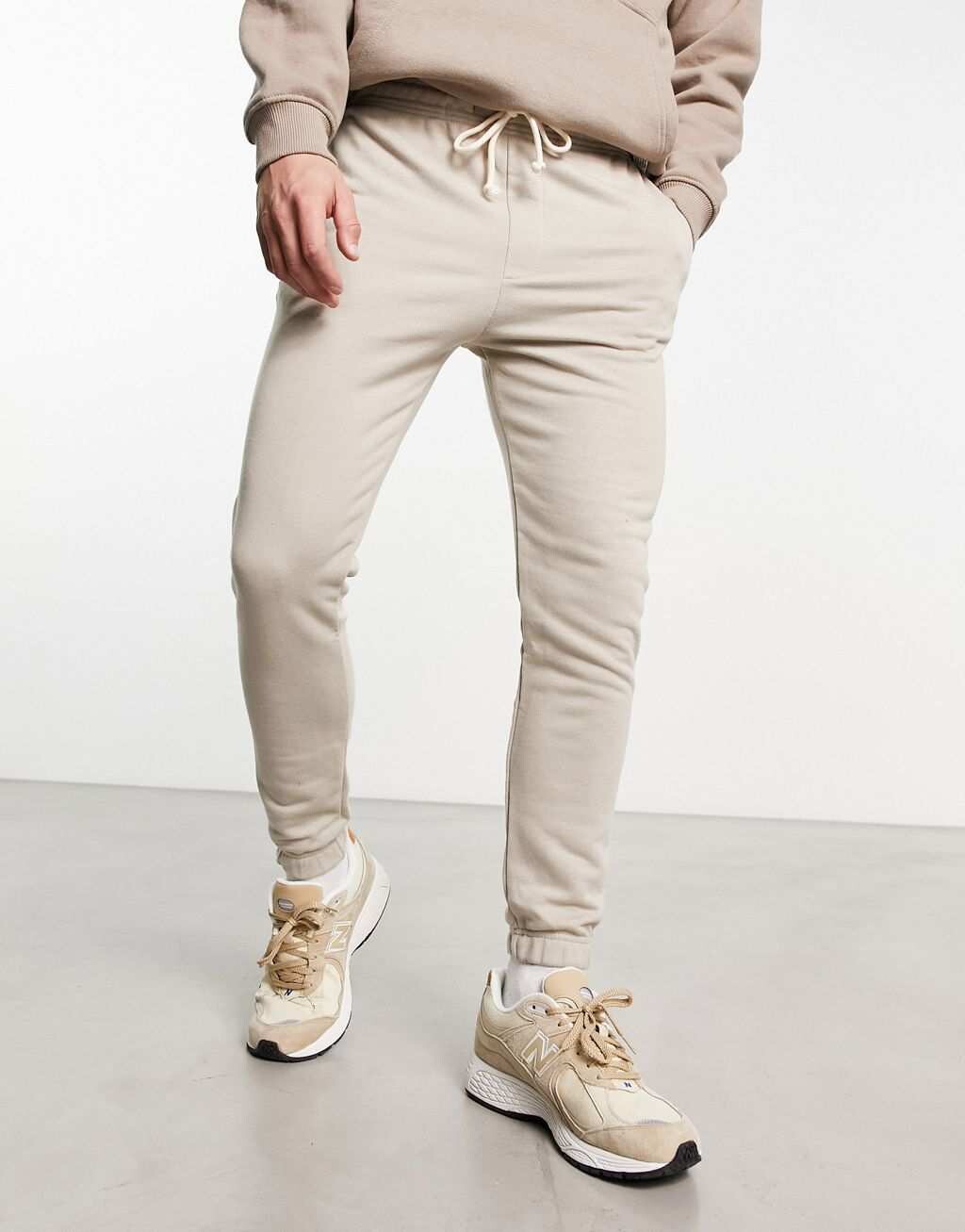 

Базовые джоггеры цвета экрю Pull&Bear