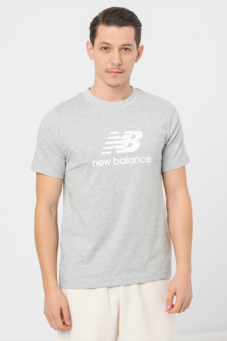 

Футболка с овальным вырезом и логотипом New Balance, серый