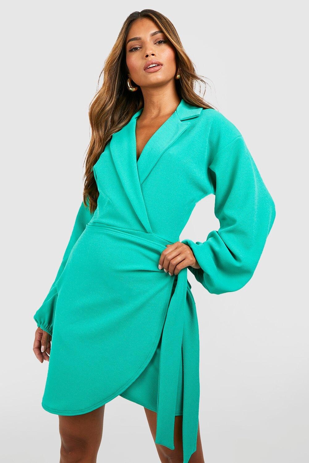 

Платье-рубашка из крепа с рукавами и запахом передней части Boohoo, зеленый