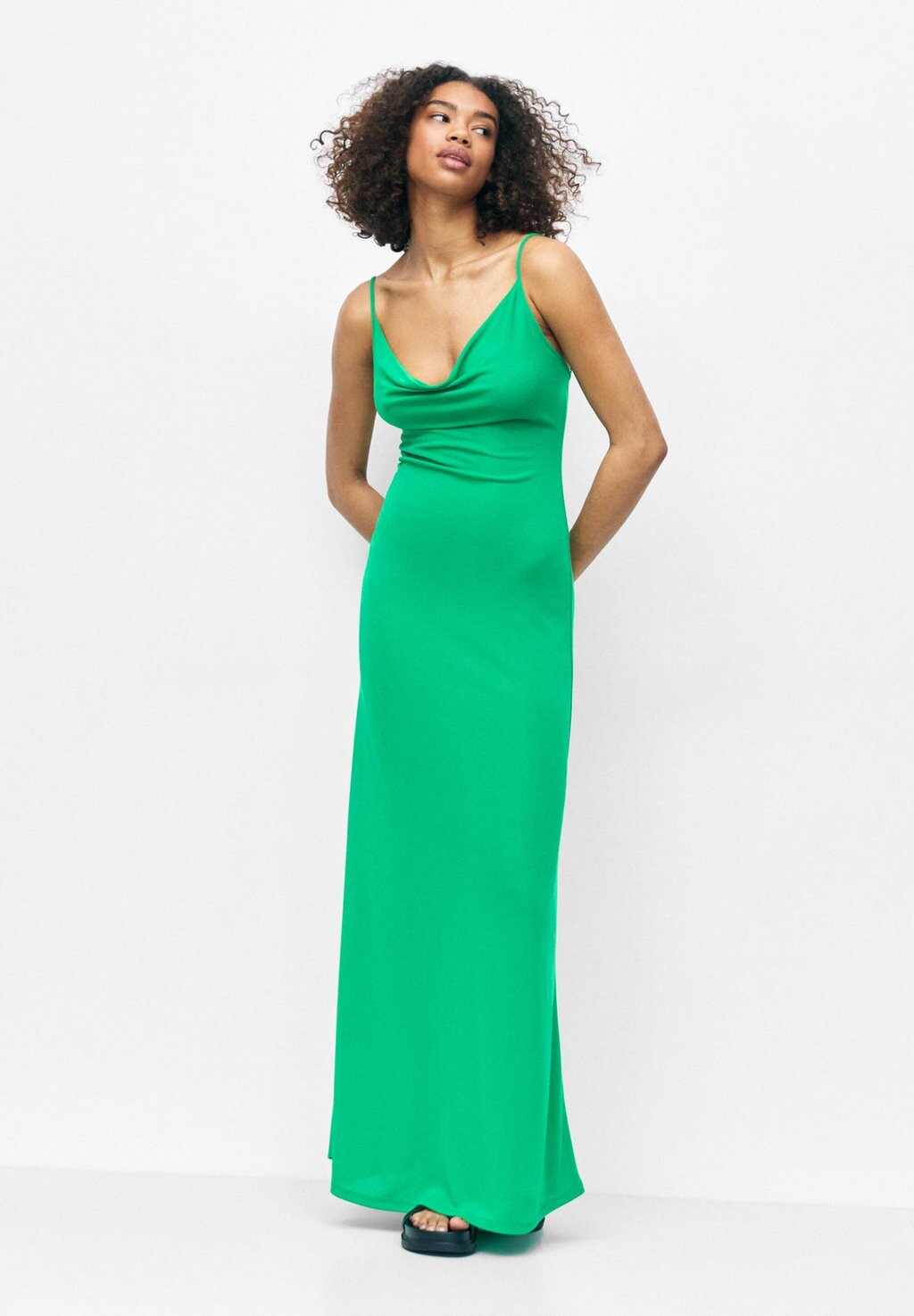 

Длинное платье PULL&BEAR, зеленый