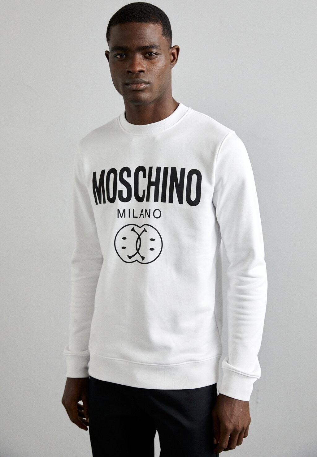 

Свитшот MOSCHINO, цвет fantasy white
