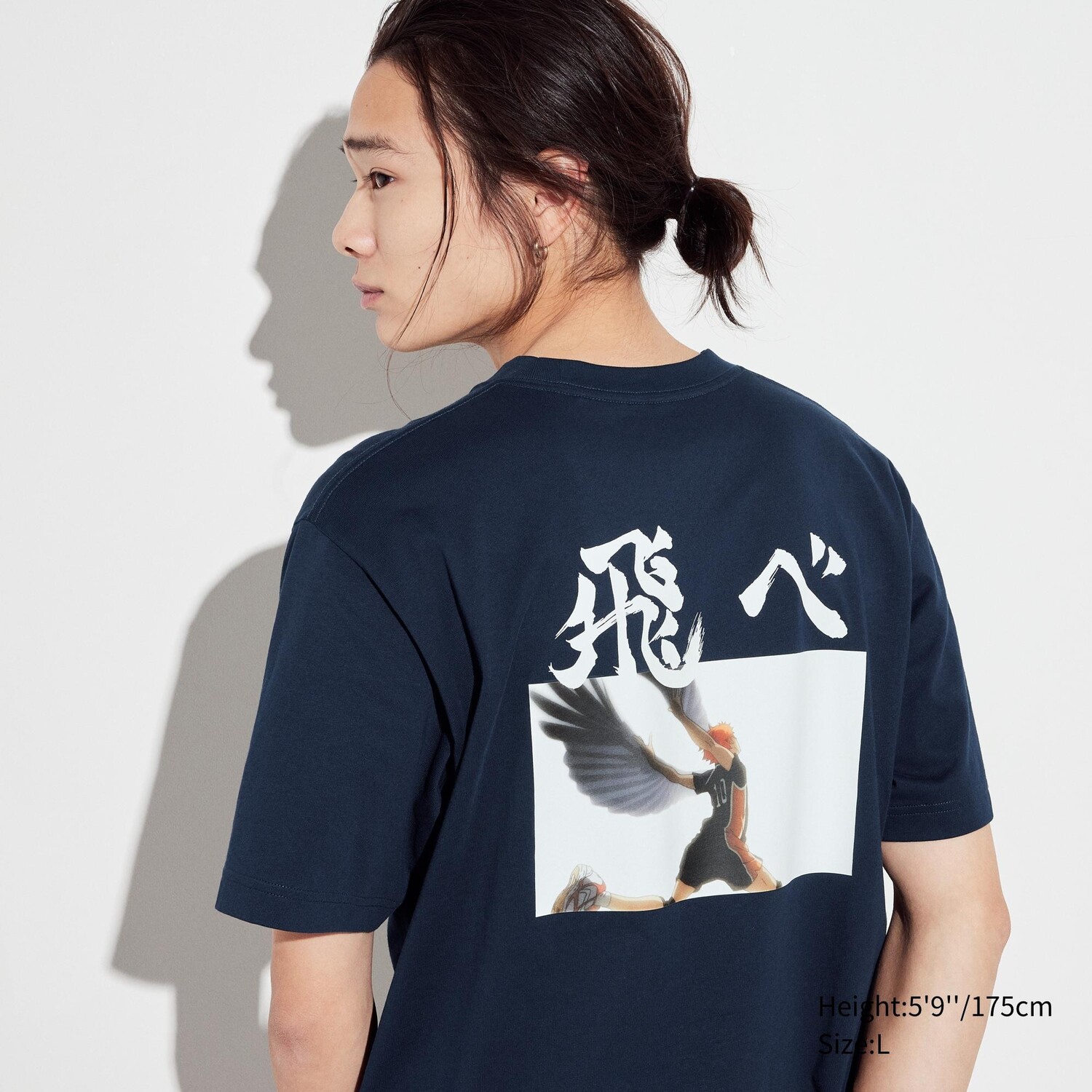 

Футболка Uniqlo Haikyu с коротким рукавом и рисунком, темно-синий