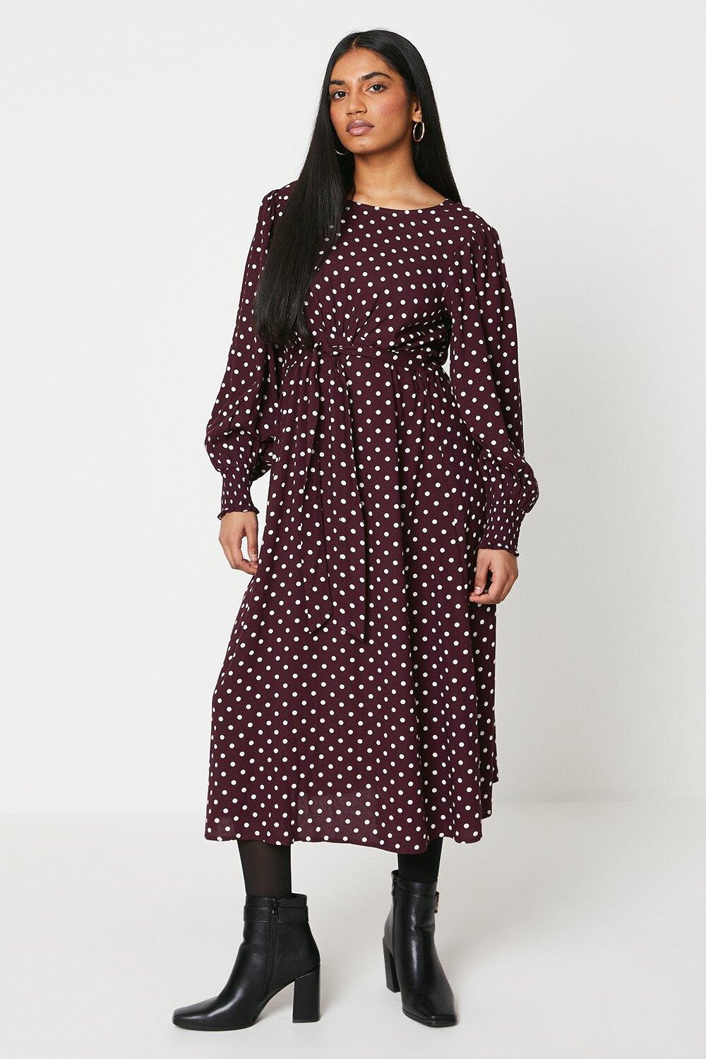 

Платье миди Petite с присборенными манжетами в горошек Dorothy Perkins, красный