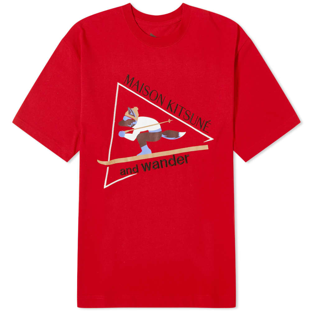 

Футболка And Wander x Maison Kitsune Skiing Fox, красный