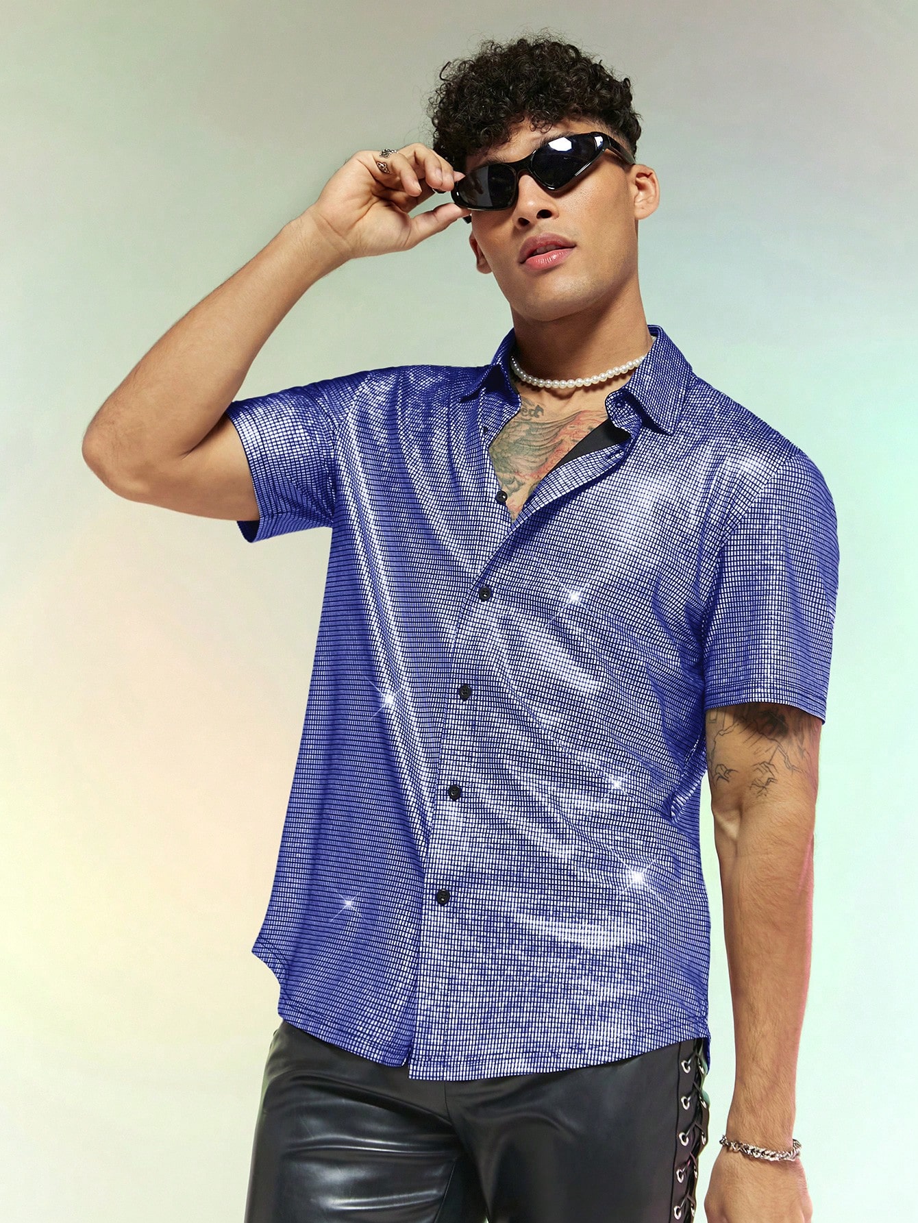 Мужская тканая рубашка с короткими рукавами Manfinity AFTRDRK с металлизированной текстурой, синий мужская повседневная тканая рубашка с длинными рукавами и рюшами manfinity aftrdrk коричневый