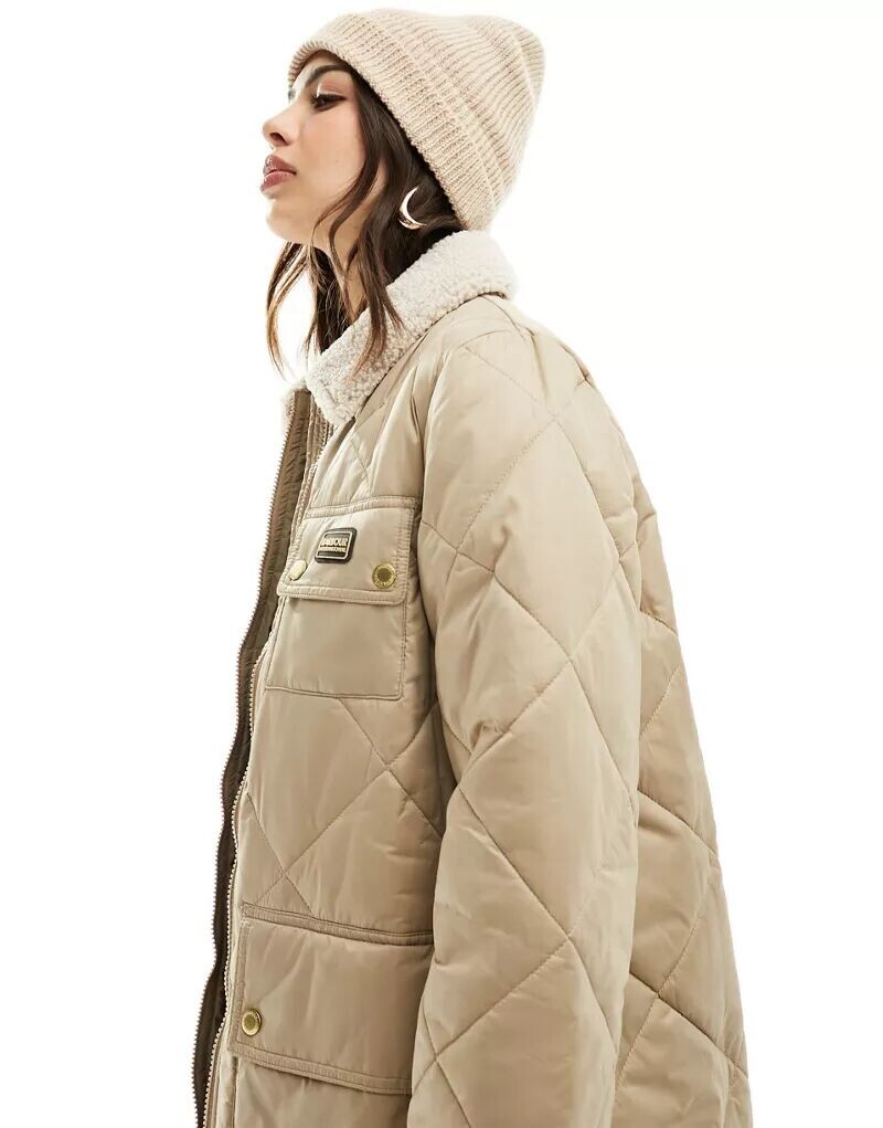 

Бежевая длинная куртка-пуховик с воротником Barbour International Supanova