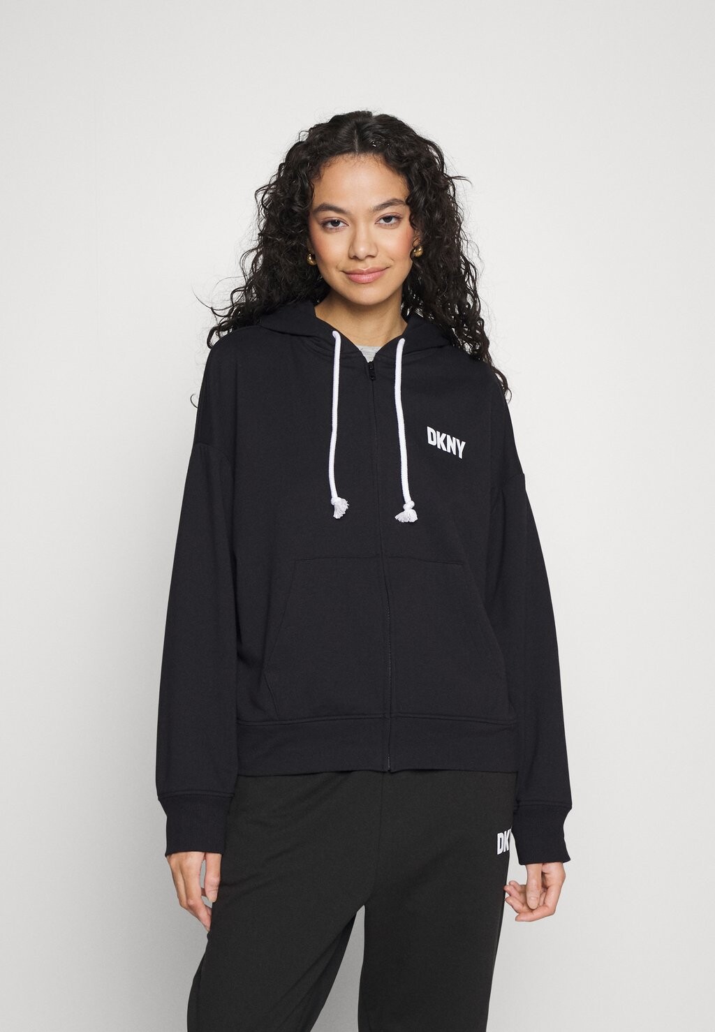 

Толстовка на молнии DKNY, черный