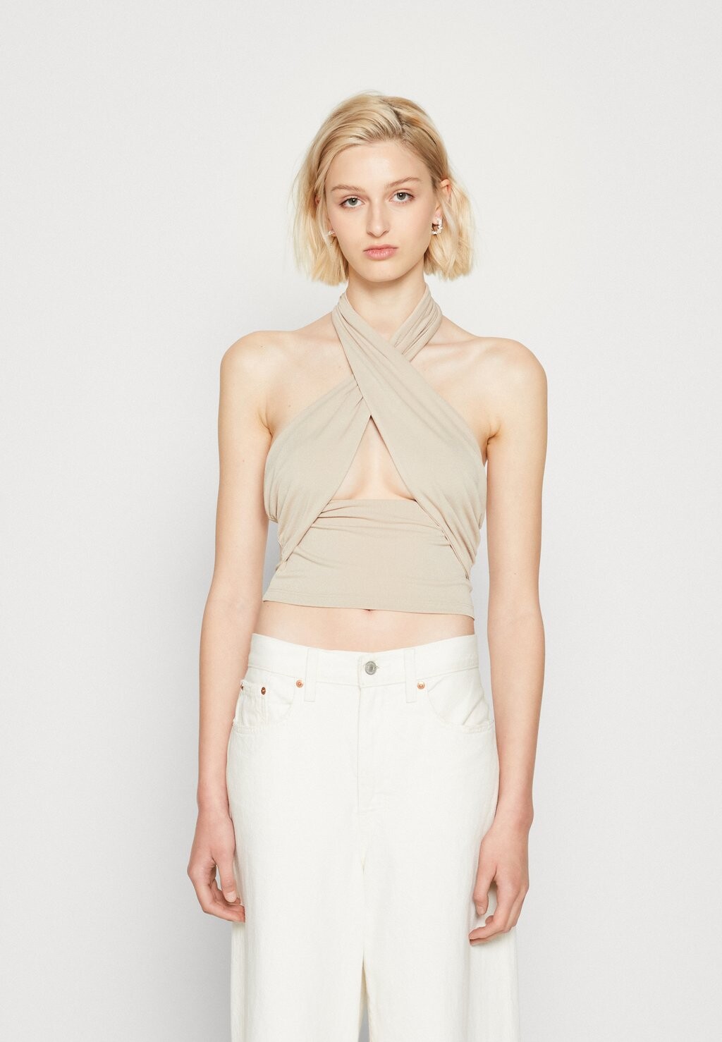 

Топ Gina Tricot