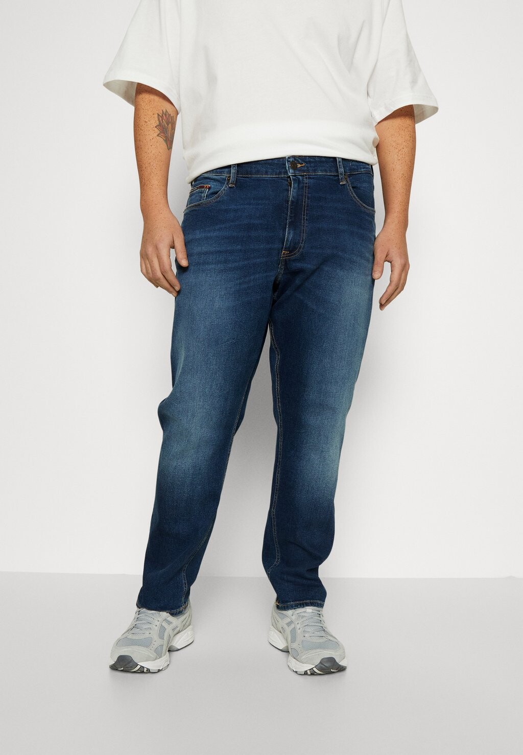 

Джинсы прямого кроя Tommy Jeans by Tommy Hilfiger
