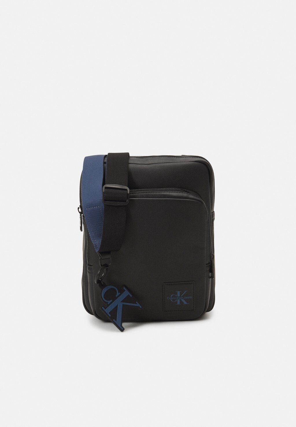

Сумка через плечо Calvin Klein Jeans, черный